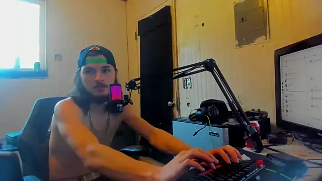 Snapshot of nuttyking2022 chatting on February 2025 09:10:01 PM nuttyking2022 online show from February 2025 09:10:01 PM