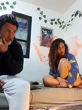 jeans and emma online show from October 2025 12:31:01 PM