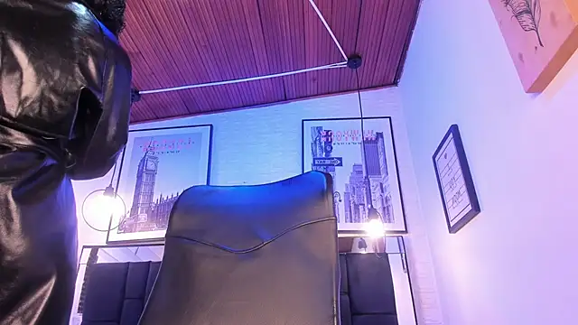 Snapshot of tylla_ chatting on October 2025 04:08:02 AM tylla online show from October 2025 04:08:02 AM