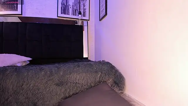 Snapshot of tylla_ chatting on November 2025 03:05:02 AM tylla online show from November 2025 03:05:02 AM