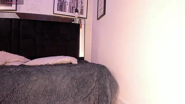 Snapshot of tylla_ chatting on November 2025 04:11:01 AM tylla online show from November 2025 04:11:01 AM