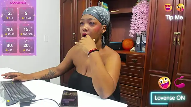 Lilly1006 online show from November 2025 01:24:02 PM