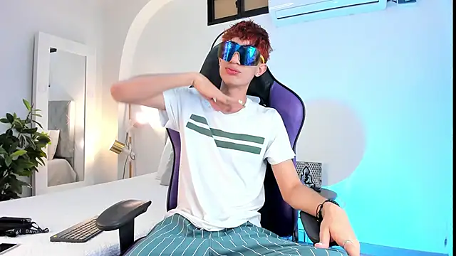 NovaaWheler online show from February 2025 04:38:02 AM