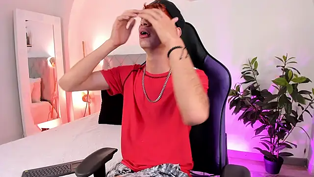 NovaaWheler online show from March 2025 05:01:02 AM