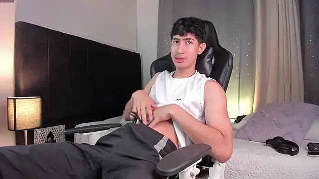 NovaaWheler online show from September 2025 04:07:01 PM