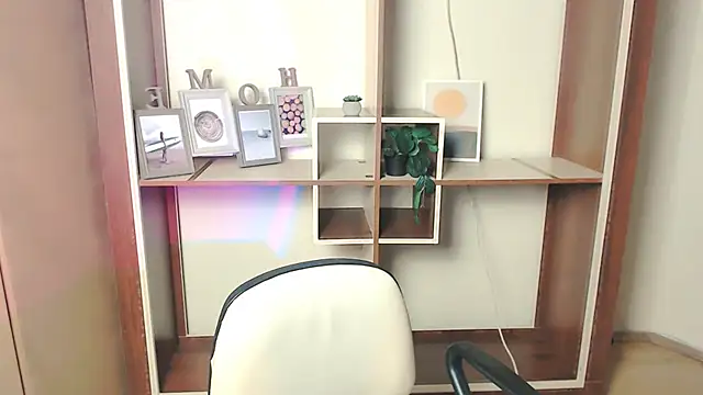  AngeliaFlow  online show from October 2025 06:48:01 AM