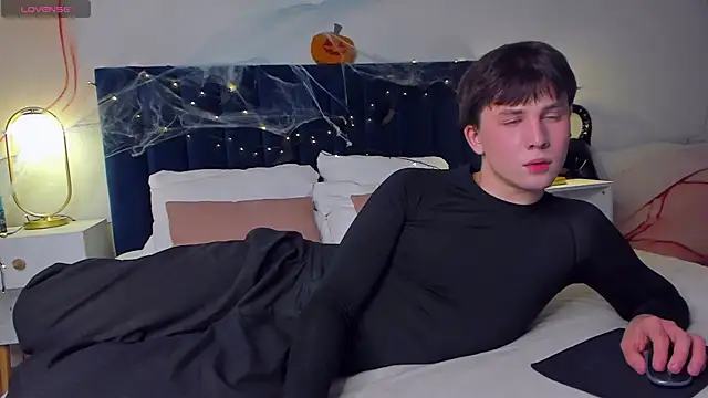 AdrianoAubert online show from October 2025 05:09:02 AM