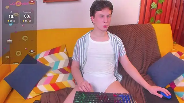 AdrianoAubert online show from October 2025 03:35:02 PM