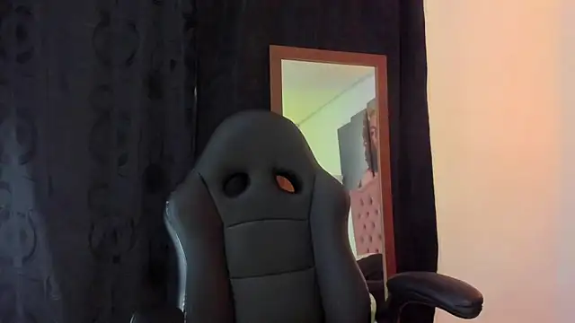 Snapshot of Sophia_Brunett chatting on February 2025 06:33:01 AM Sophia Brunett online show from February 2025 06:33:01 AM