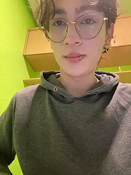 Snapshot of stormmart18 chatting on March 2025 05:53:02 PM stormmart18 online show from March 2025 05:53:02 PM