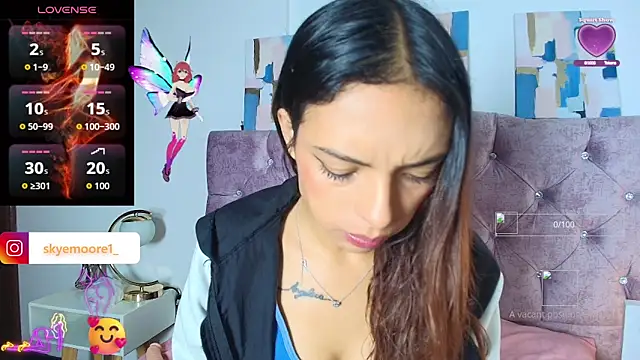 Snapshot of Skye_Moore chatting on October 2025 12:13:02 PM Skye Moore online show from October 2025 12:13:02 PM