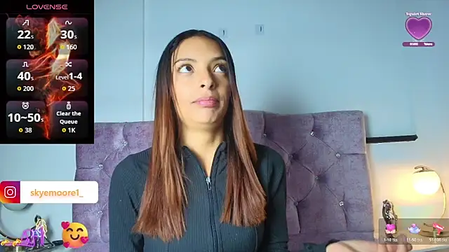 Snapshot of Skye_Moore chatting on October 2025 07:05:01 PM Skye Moore online show from October 2025 07:05:01 PM