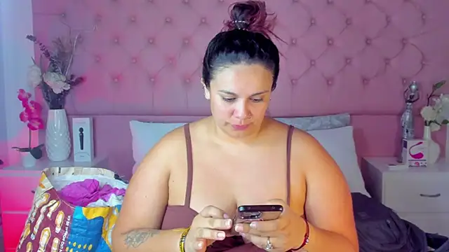 KourtneyEvans online show from September 2025 04:39:02 PM