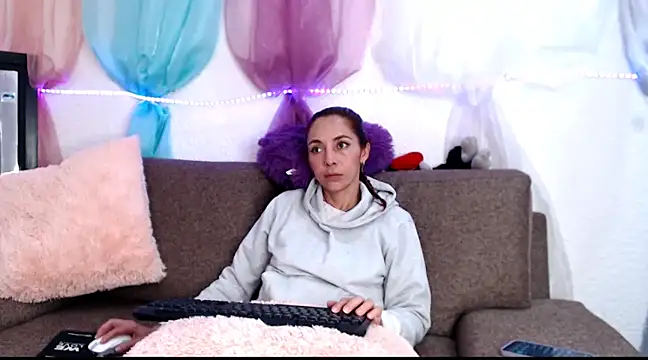 Snapshot of alisonandree chatting on February 2025 05:21:02 PM alisonandree online show from February 2025 05:21:02 PM