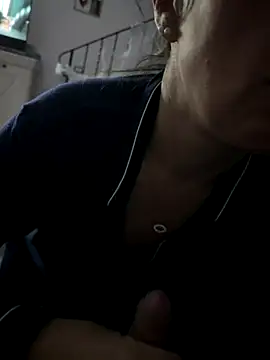 Snapshot of EMIeISL chatting on October 2025 09:27:01 PM EMIeISL online show from October 2025 09:27:01 PM