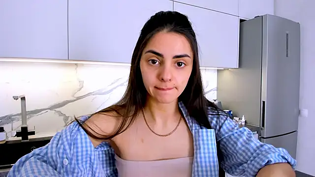 Snapshot of EmiliaZen chatting on February 2025 12:34:01 PM EmiliaZen online show from February 2025 12:34:01 PM