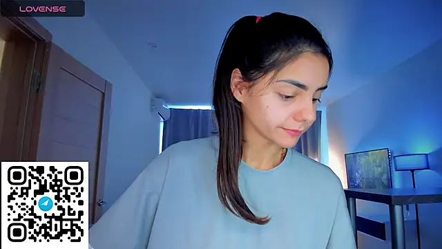 Snapshot of EmiliaZen chatting on September 2025 12:37:02 PM EmiliaZen online show from September 2025 12:37:02 PM