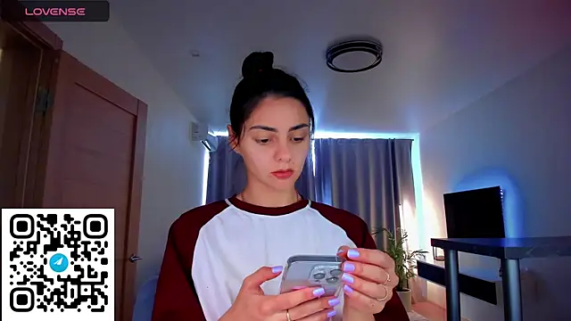 Snapshot of EmiliaZen chatting on September 2025 01:02:01 PM EmiliaZen online show from September 2025 01:02:01 PM