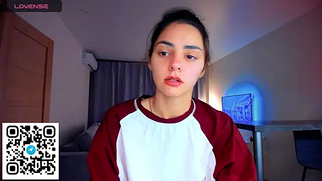 Snapshot of EmiliaZen chatting on September 2025 03:38:02 PM EmiliaZen online show from September 2025 03:38:02 PM