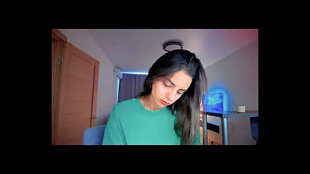 Snapshot of EmiliaZen chatting on September 2025 12:21:02 PM EmiliaZen online show from September 2025 12:21:02 PM