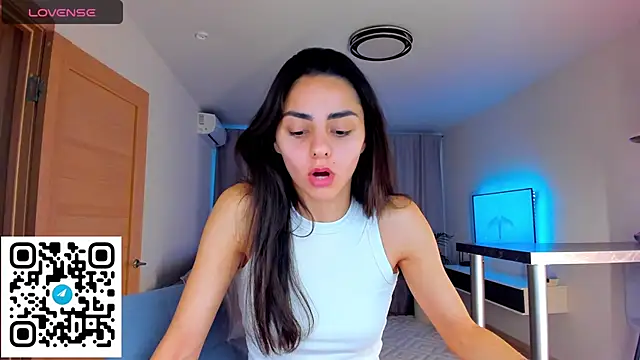 Snapshot of EmiliaZen chatting on October 2025 02:26:01 PM EmiliaZen online show from October 2025 02:26:01 PM