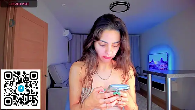 Snapshot of EmiliaZen chatting on October 2025 03:24:02 PM EmiliaZen online show from October 2025 03:24:02 PM