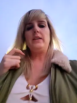 Sexybiene969 online show from October 2025 04:30:02 PM