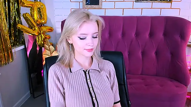 Snapshot of LeonaStane chatting on September 2025 05:04:01 PM LeonaStane online show from September 2025 05:04:01 PM