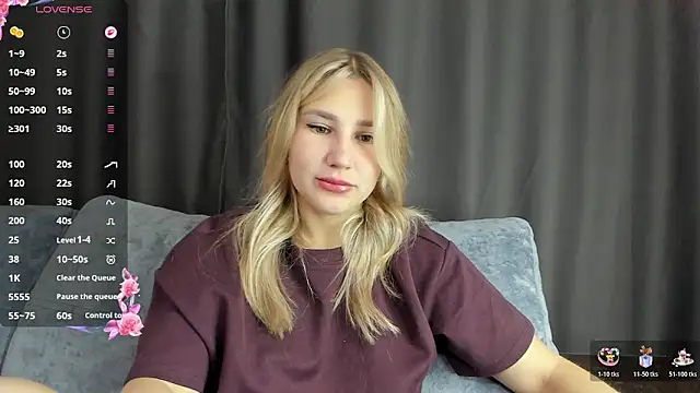 Snapshot of And1sa chatting on October 2025 08:37:02 AM And1sa online show from October 2025 08:37:02 AM