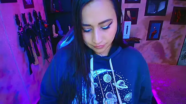 cherryy bombshelll online show from October 2025 06:21:01 PM