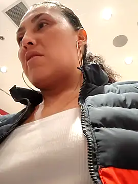 dulce valeriaa online show from February 2025 12:28:01 AM