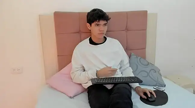Snapshot of charles_blaze chatting on February 2025 12:16:01 PM charles blaze online show from February 2025 12:16:01 PM