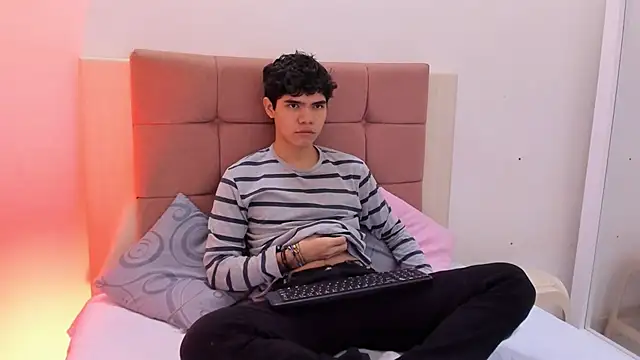 Snapshot of charles_blaze chatting on February 2025 12:16:02 PM charles blaze online show from February 2025 12:16:02 PM
