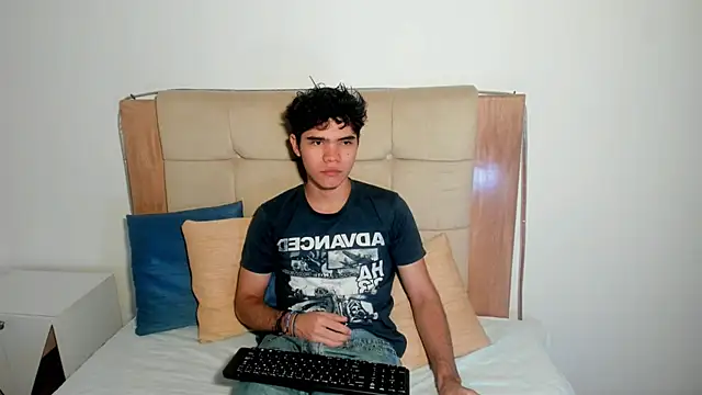 Snapshot of charles_blaze chatting on February 2025 08:05:02 PM charles blaze online show from February 2025 08:05:02 PM