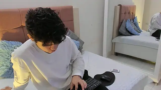 Snapshot of charles_blaze chatting on February 2025 12:03:02 PM charles blaze online show from February 2025 12:03:02 PM