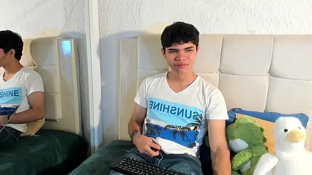 Snapshot of charles_blaze chatting on March 2025 12:04:02 PM charles blaze online show from March 2025 12:04:02 PM