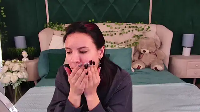 Kiara Rolls online show from February 2025 08:40:01 PM