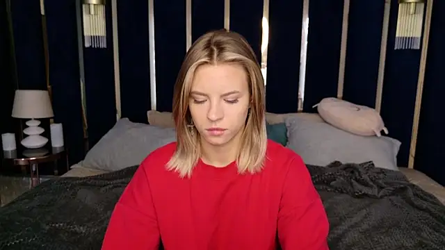 Kiara Rolls online show from September 2025 08:35:02 PM