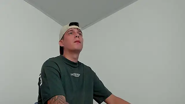 Snapshot of hugosan12 chatting on February 2025 03:06:01 PM hugosan12 online show from February 2025 03:06:01 PM