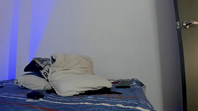 Snapshot of hugosan12 chatting on December 2025 03:10:01 PM hugosan12 online show from December 2025 03:10:01 PM