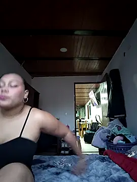 Snapshot of CHLOE_ISABELL chatting on November 2025 10:32:02 PM CHLOE ISABELL online show from November 2025 10:32:02 PM