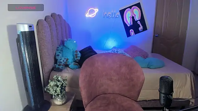 Maryybellax online show from March 2025 10:42:01 PM
