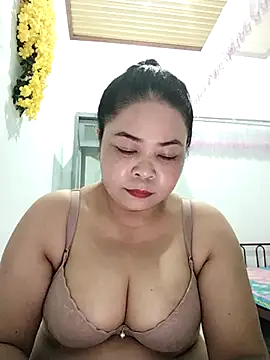 Baby-bigtits2024 online show from February 2025 01:27:01 PM