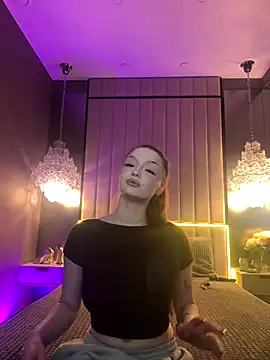 AlexaBright online show from November 2025 07:14:01 PM