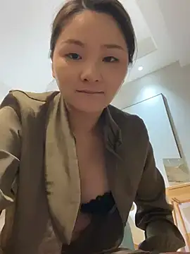 Snapshot of Mia-77 chatting on February 2025 01:33:01 PM Mia-77 online show from February 2025 01:33:01 PM