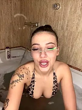 Foxy Rosee online show from October 2025 06:30:02 PM