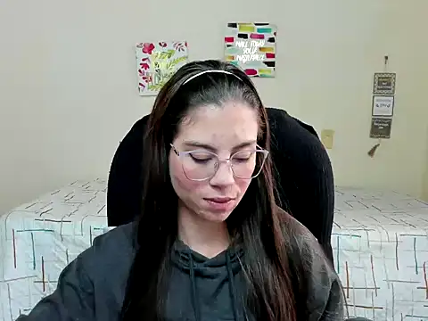 Snapshot of veronicamiller22 chatting on September 2025 06:24:02 PM veronicamiller22 online show from September 2025 06:24:02 PM