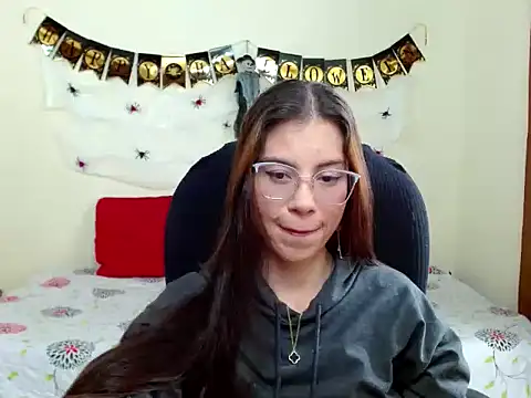 Snapshot of veronicamiller22 chatting on October 2025 08:50:02 PM veronicamiller22 online show from October 2025 08:50:02 PM