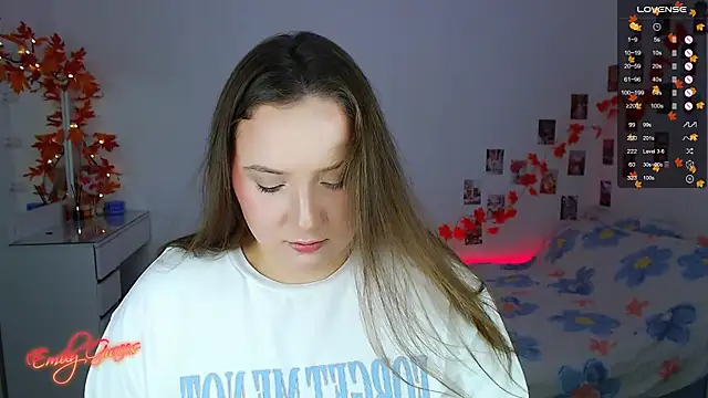 Snapshot of EmilyxxGraces chatting on October 2025 03:09:02 AM EmilyxxGraces online show from October 2025 03:09:02 AM