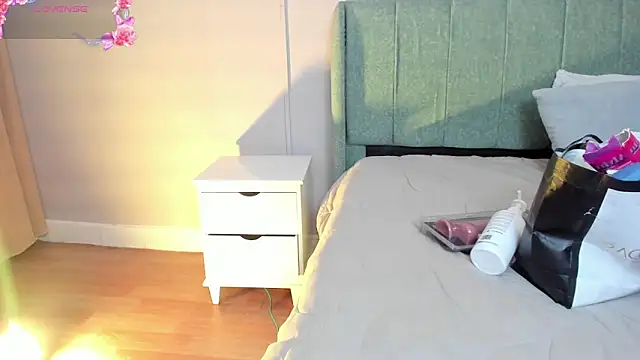 elizabeth 20 online show from November 2025 07:02:02 PM